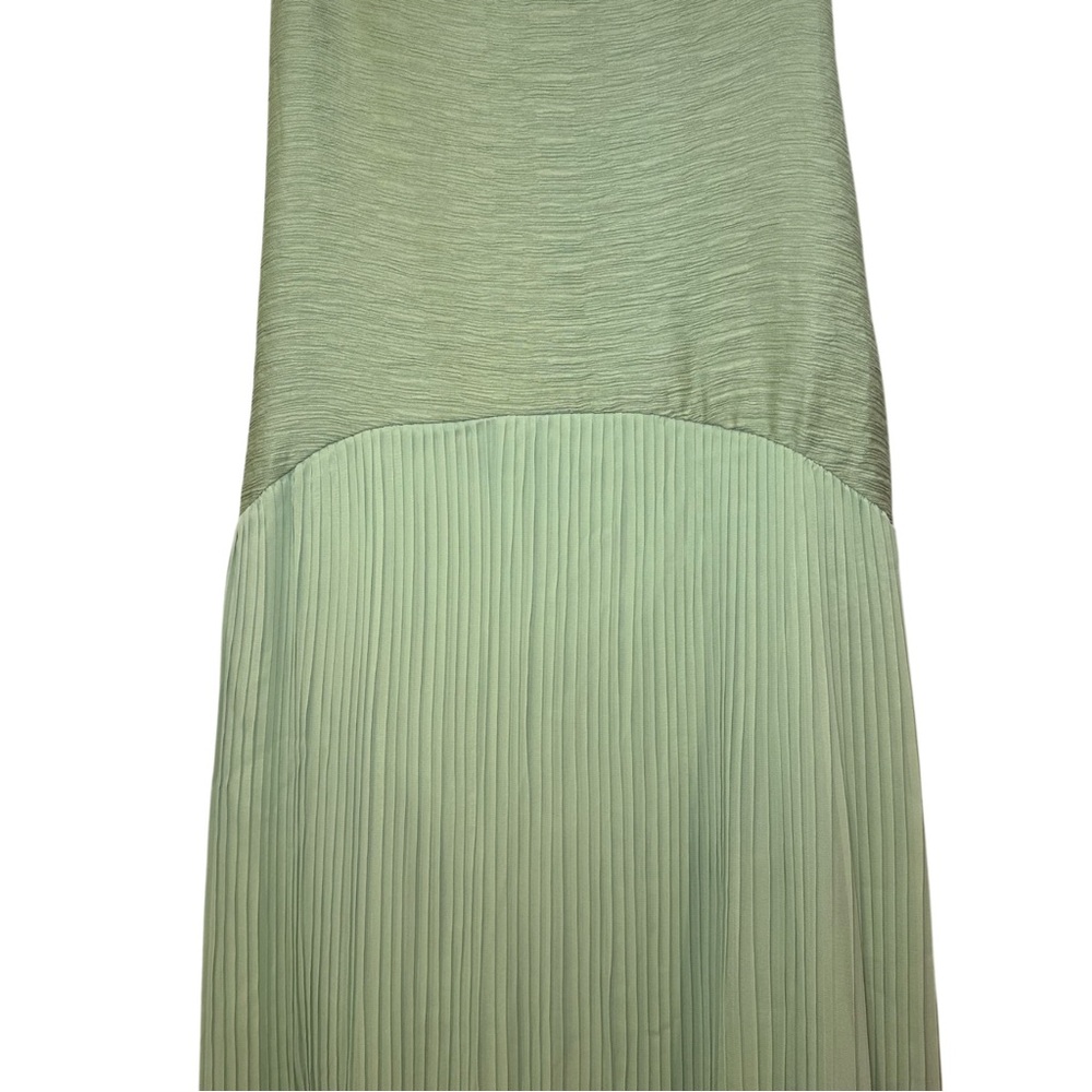 Elegant Green Strapless Dress - Picture 5 of 9